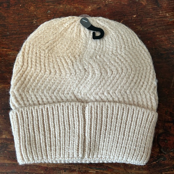CC Exclusives beige warm beanie hat - Picture 2 of 4